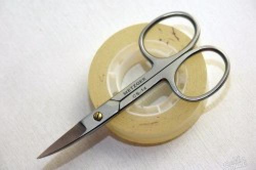 Сделать французский маникюр с помощью наклеек: простой способ 03