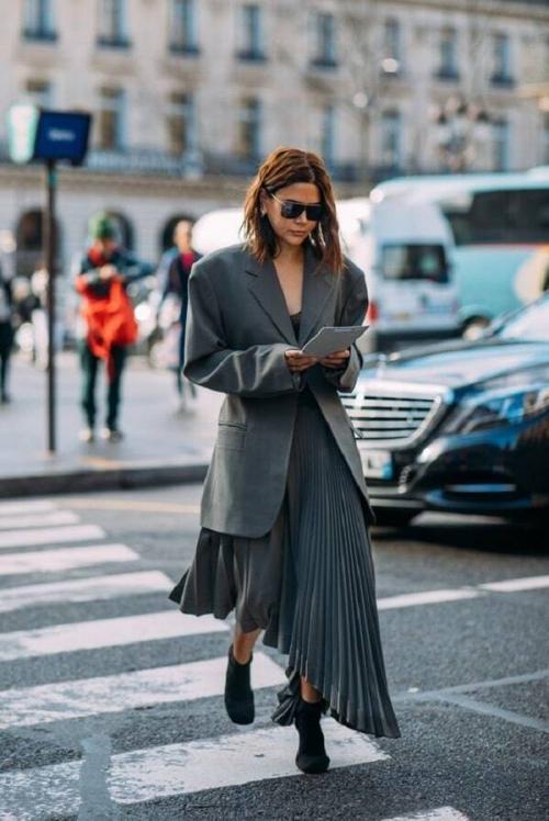 Какую обувь носить с длинной юбкой осенью. Длинная юбка: с чем носить осенью 2022