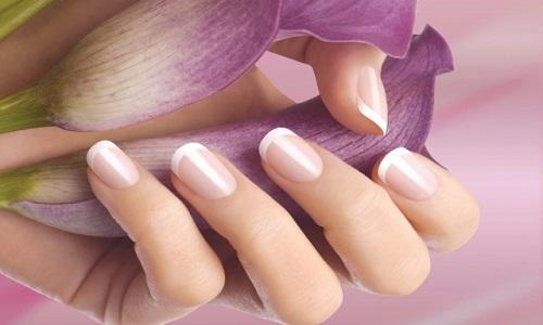 Как использовать трафареты для французского маникюра? 02