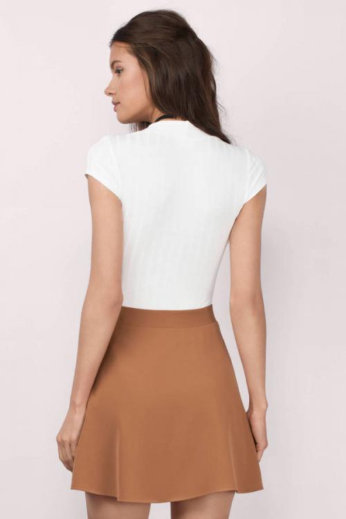 С чем носить коричневую юбку зимой. Коричневая юбка – подбираем самых удачный покрой под разные стили. 65 фото-идей