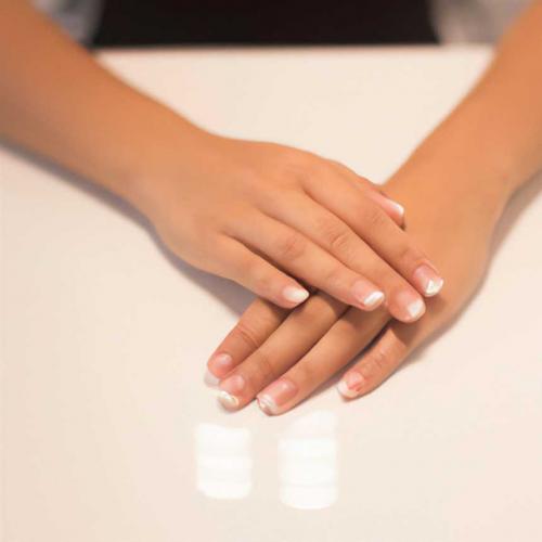 Пошаговая инструкция: как сделать французский маникюр дома без полосок 07