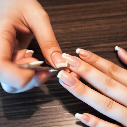 Пошаговая инструкция: как сделать французский маникюр дома без полосок 06