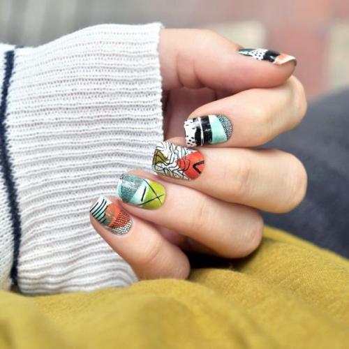 Как правильно использовать наклейки для ногтей. Как клеить слайдеры на ногти: подробная инструкция