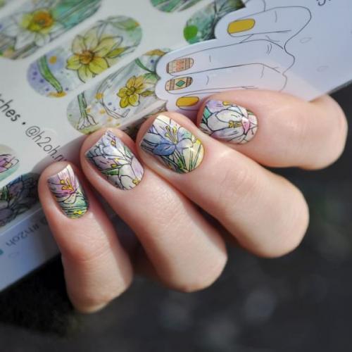 Как правильно использовать наклейки для ногтей. Как клеить слайдеры на ногти: подробная инструкция