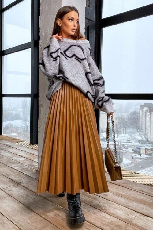 С чем носить кожаную юбку зимой 2022. Модные фасоны кожаных юбок на 2021-2022