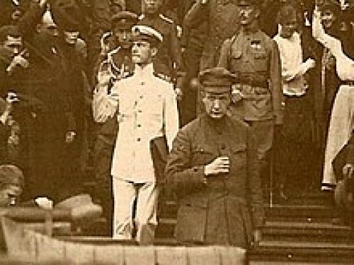 Френч трафарет в верхних формах: модный тренд сезона 01 Френч трафарет в верхних формах: модный тренд сезона 01