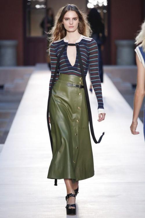 Юбка макси 2022. Какие длинные кожаные юбки в моде в 2022