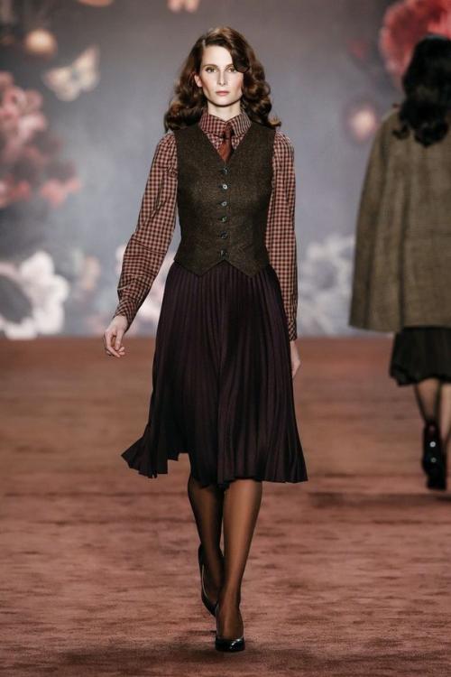 Какую верхнюю одежду носить С юбкой миди зимой. 3 С чем носить юбку миди зимой