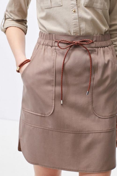 С чем носить бежевую юбку зимой. Бежевая юбка: С чем носить популярный тренд сезона? 93 фото самых современных сочетаний года!