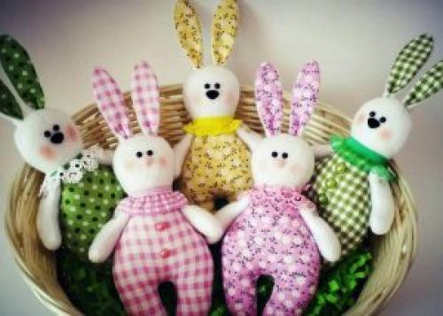 Уши зайца из фетра. Сшить зайку из фетра своими руками: выкройка, схемы и описание