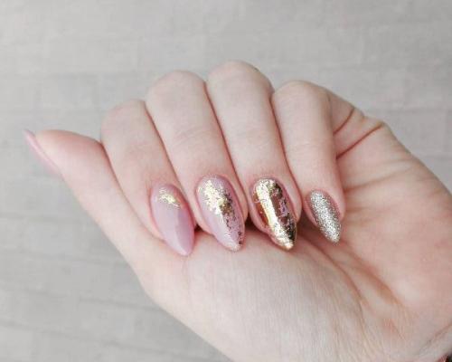 Ярко розовый маникюр с золотом. Нежный розовый маникюр с золотым