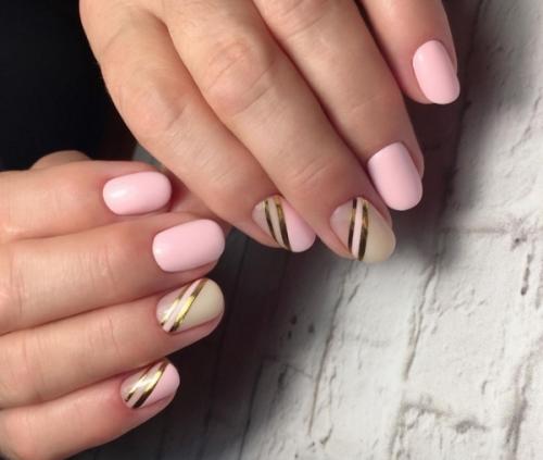 Ярко розовый маникюр с золотом. Нежный розовый маникюр с золотым