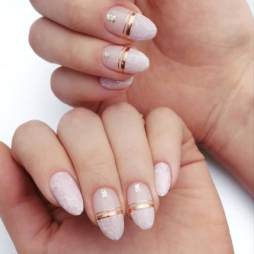 Ярко розовый маникюр с золотом. Нежный розовый маникюр с золотым