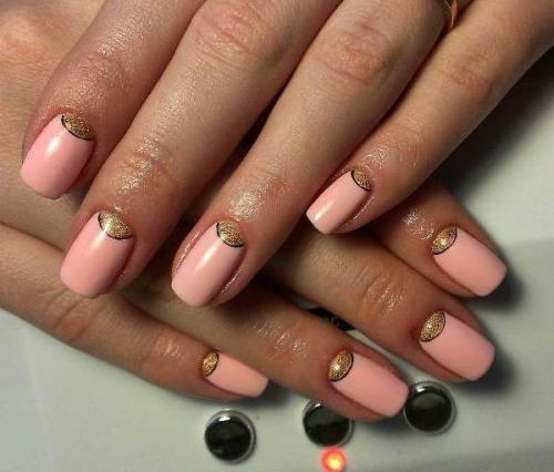 Ярко розовый маникюр с золотом. Нежный розовый маникюр с золотым