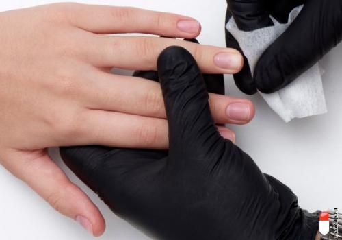 Как правильно наносить лаковую краску на короткие ногти, чтобы не получить разводов. Как правильно красить ногти лаком: фотоинструкция