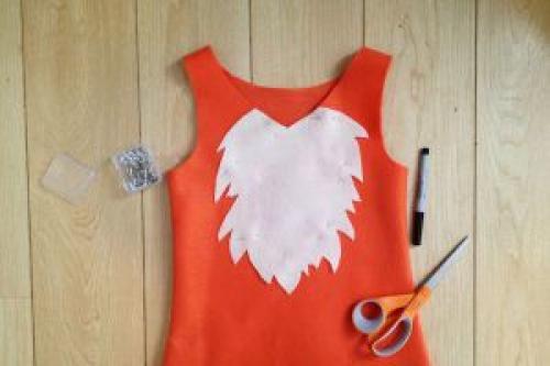 Хвост лисы из мишуры. Костюм лисички для девочки своими руками. Костюм лисы своими руками