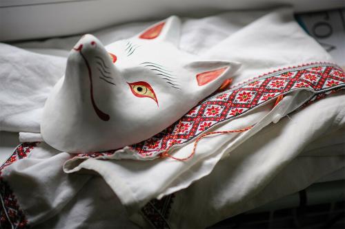 Как сделать маску лисы из папье-маше. как я делал (псевдо) японскую маску лисицы