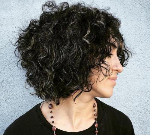 Топ-10 модных стрижек для кудрявых волос 2019 06