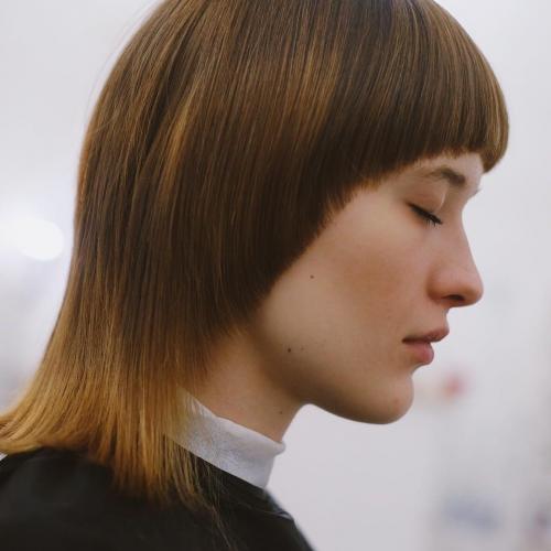 Какие модные аксессуары для волос 2025 можно использовать с стрижками на средние волосы. Модные стрижки на короткие волосы: 8 главных трендов