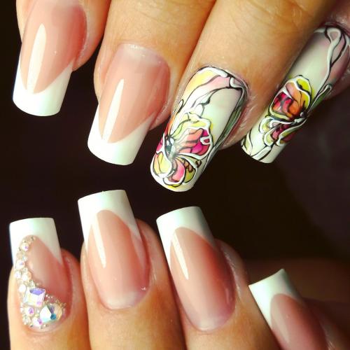 Чем отличается коррекция ногтей от наращивания. Как делают коррекцию наращенных ногтей?