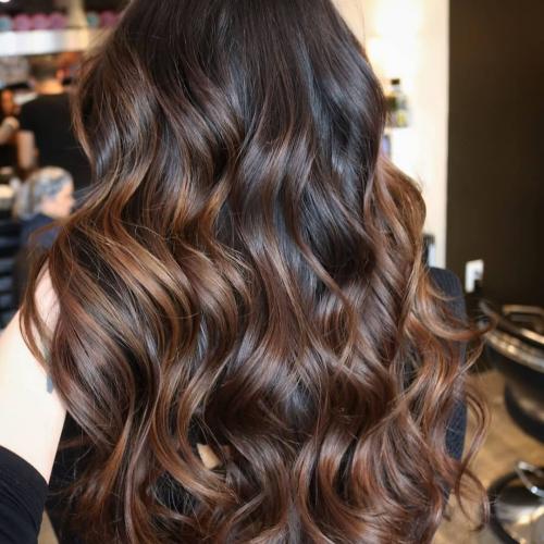 Какие цвета и блики были в моде для стрижек на средние волосы в 2025 году. Что год 2025-й нам принес: ТОП-9 тенденций в окрашивании волос