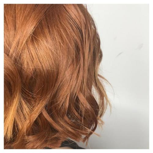 Какие цвета и блики были в моде для стрижек на средние волосы в 2025 году. Что год 2025-й нам принес: ТОП-9 тенденций в окрашивании волос