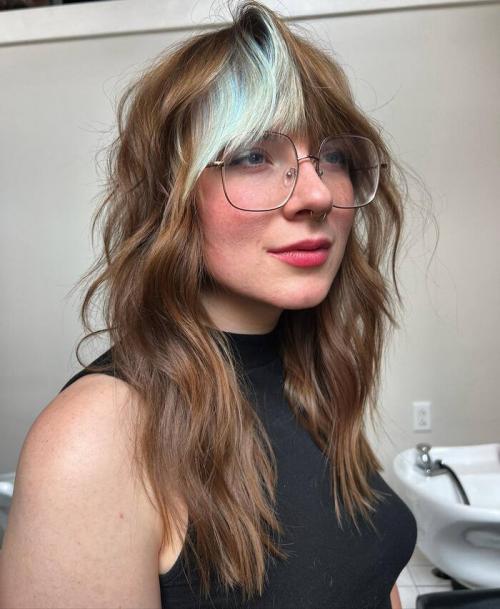 Модные стрижки на средние волнистые волосы с челкой: тренды 2019 года 25 Модные стрижки на средние волнистые волосы с челкой: тренды 2019 года 25