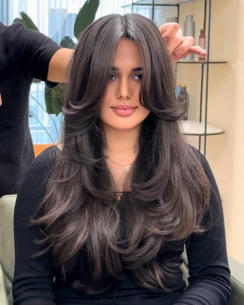 Модные стрижки на средние волнистые волосы с челкой: тренды 2019 года 28 Модные стрижки на средние волнистые волосы с челкой: тренды 2019 года 28