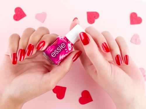 Простые рисунки на ногтях для начинающих. популярные яркие и спокойные цвета для маникюра 2023