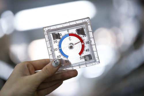 Как влияет на отваливание нарощенных ногтей температура и влажность воздуха. Заморозили гель-лак! Что делать?