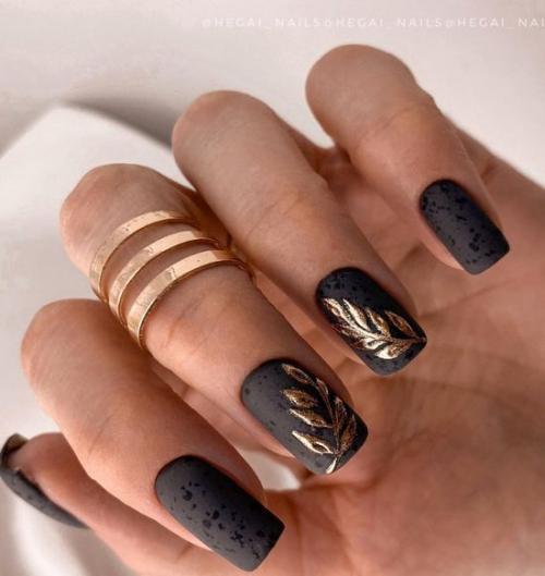 Осенний маникюр с золотом. Золотой маникюр: стильный тренд 2022, фото, новинки