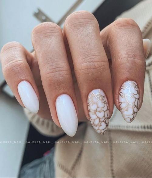 Осенний маникюр с золотом. Золотой маникюр: стильный тренд 2022, фото, новинки