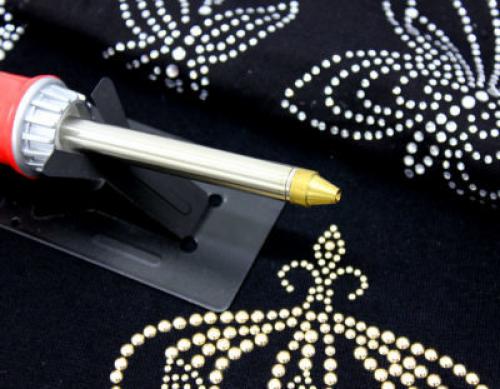 Клей для страз на одежду. Как приклеить стразы на ткань?