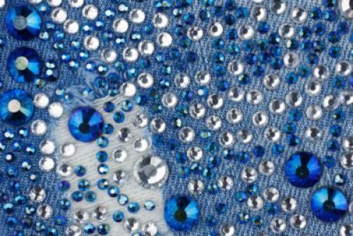 Клей для страз на одежду. Как приклеить стразы на ткань?