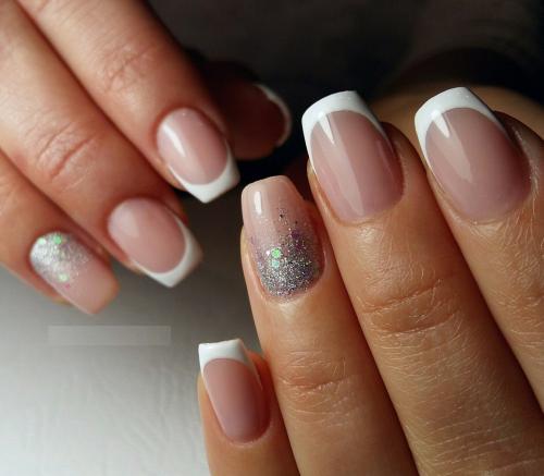 Красный френч с блестками. Французский маникюр с блестками: где расположить декор