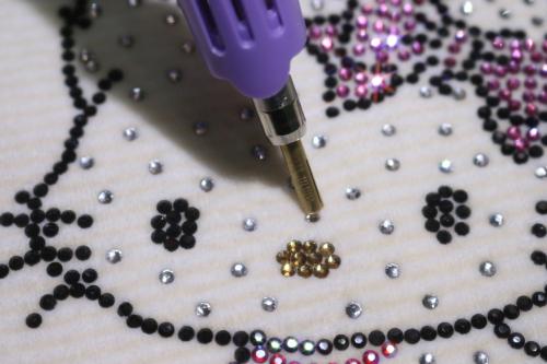 Как крепить стразы на гель лак. Виды стразов для гель-лаков 08 Как крепить стразы на гель лак. Виды стразов для гель-лаков 08