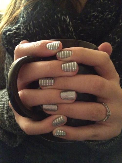 Как выбрать идеальный узор для полосок на френч. Маникюр с полосками: френч