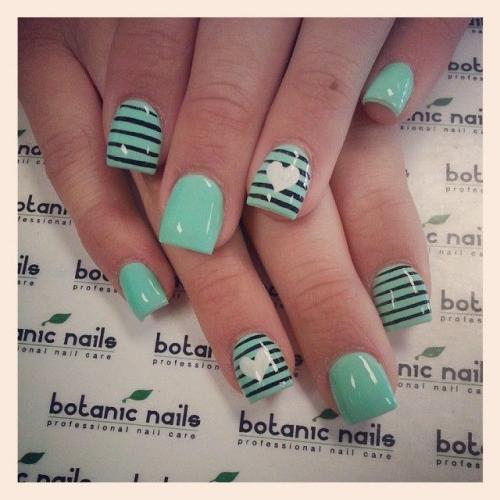 Как выбрать идеальный узор для полосок на френч. Маникюр с полосками: френч