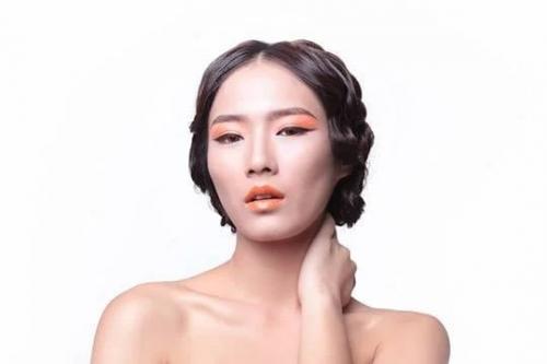 Как правильно укладывать средние волосы для повседневного стиля. Повторяйте за нами: быстрые и красивые прически