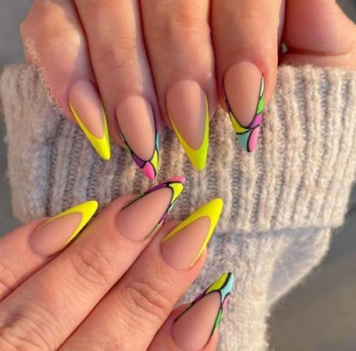 Март 2023 маникюр золотой френч. Модный весенний френч 2023