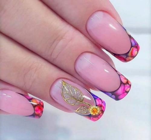 Март 2023 маникюр золотой френч. Модный весенний френч 2023