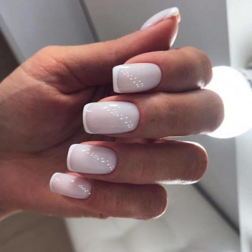 Март 2023 маникюр золотой френч. Модный весенний френч 2023 08