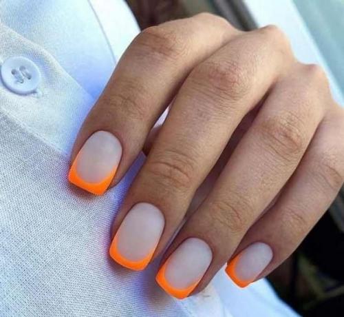 Март 2023 маникюр золотой френч. Модный весенний френч 2023 06