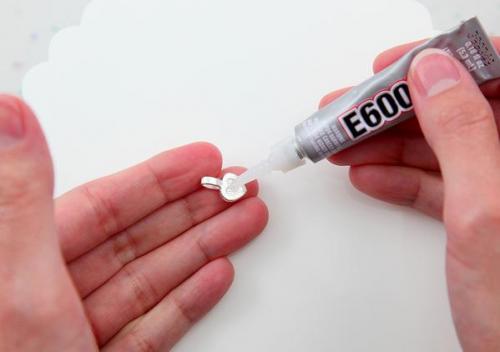 Клей для страз е6000. Работа с клеем Е6000: советы опытных мастеров