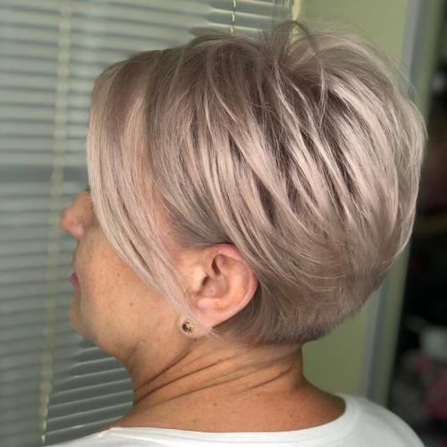 Стрижки на вьющиеся волосы кому з. Стрижки, которые молодят женщину после 50 лет