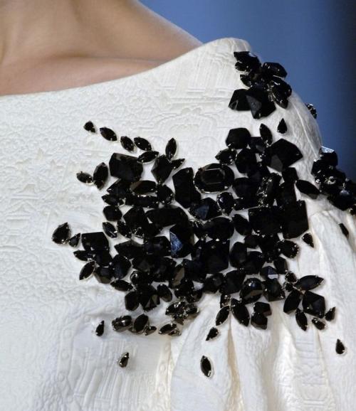 Как Делать стразы на шеллак. Техника крепления: как наклеить стразы на ногти 01 Как Делать стразы на шеллак. Техника крепления: как наклеить стразы на ногти 01