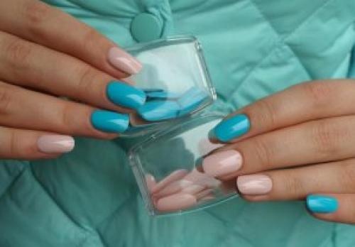 На что приклеить накладные ногти, чтобы долго держались. Как приклеить ногти без клея