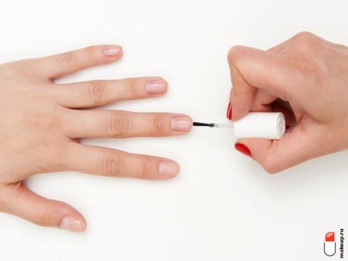 Какие лаки лучше всего использовать для создания полосок. Двухцветный маникюр в полоску: фотоинструкция