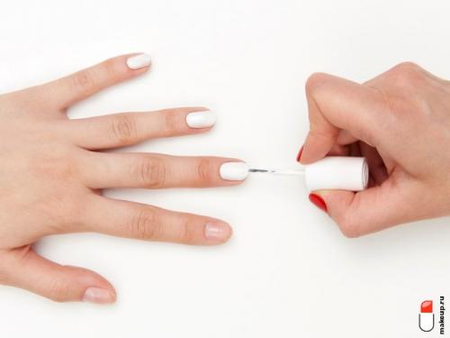 Какие лаки лучше всего использовать для создания полосок. Двухцветный маникюр в полоску: фотоинструкция