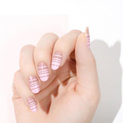 Какие лаки лучше всего использовать для создания полосок. Двухцветный маникюр в полоску: фотоинструкция